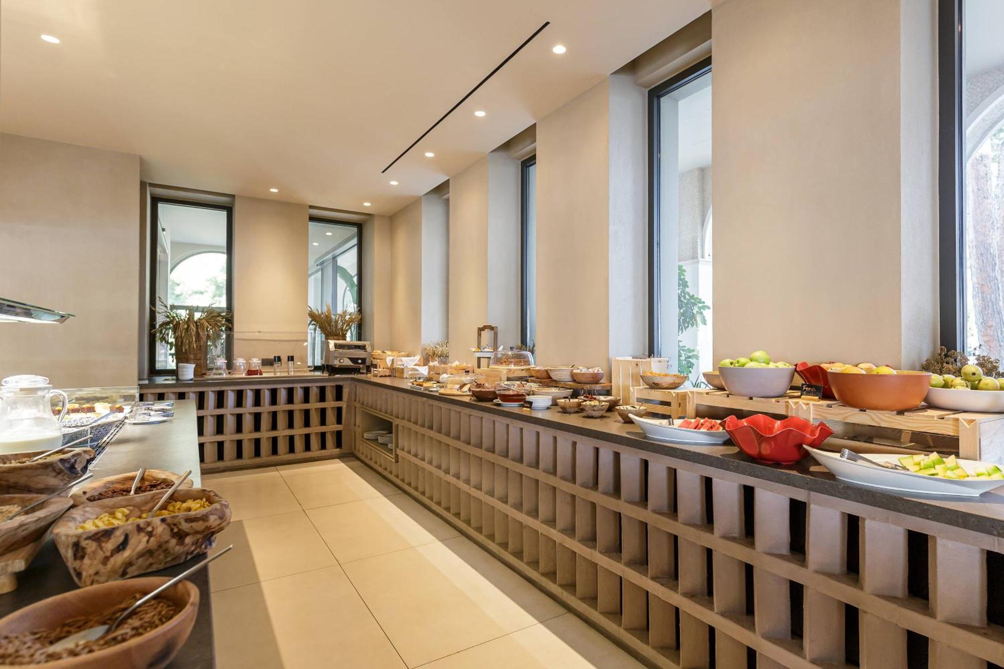 Akrotiri Beach Resort Hotel - Adult Friendly Paleokastritsa Luaran gambar The buffet at the restaurant