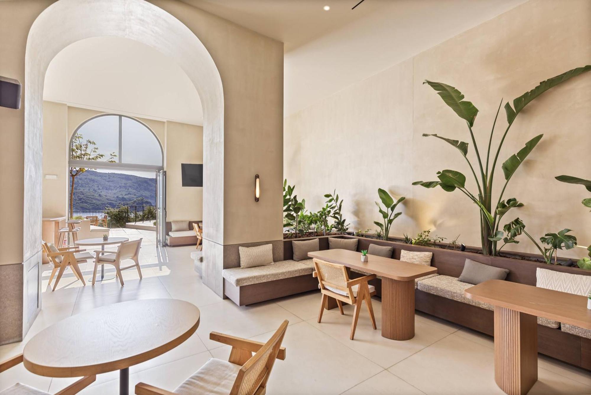 Akrotiri Beach Resort Hotel - Adult Friendly Paleokastritsa Luaran gambar The interior of the hotel