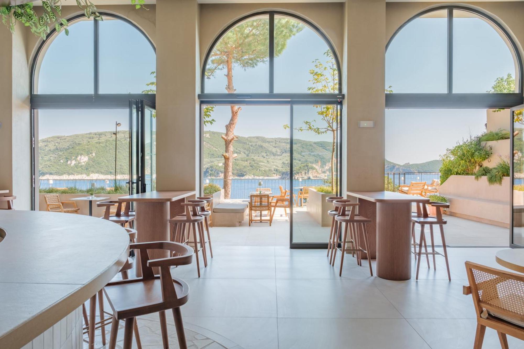 Akrotiri Beach Resort Hotel - Adult Friendly Paleokastritsa Luaran gambar The bar at the hotel
