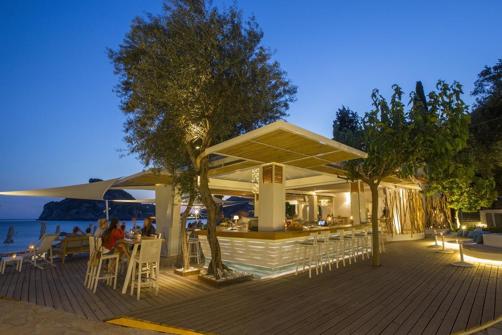 Akrotiri Beach Resort Hotel - Adult Friendly Paleokastritsa Luaran gambar The bar at the beach
